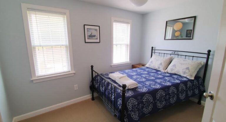 Designing a Small Space Bedroom: Smart Ideas to Make It Feel Bigger and Better small space bedroom